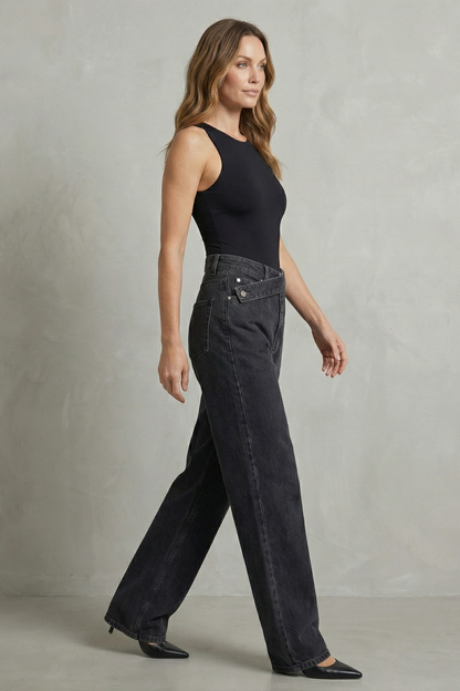 Casila – Asymmetrical closure – Straight-leg jeans