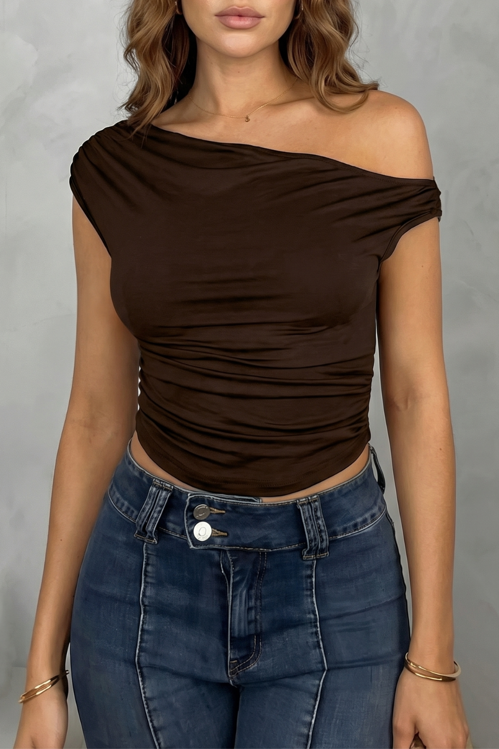 Elovienne – Asymmetric ruched silhouette – One shoulder top