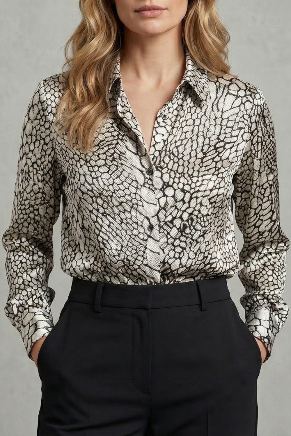Leontine – Silky leopard elegance – Blouse