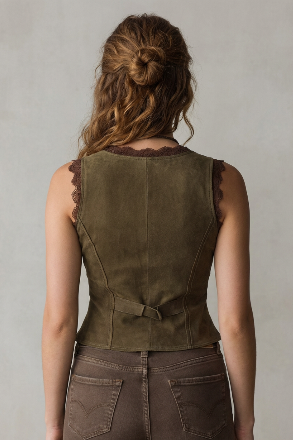 Serelune – Lace-trimmed charm – Fitted vintage vest