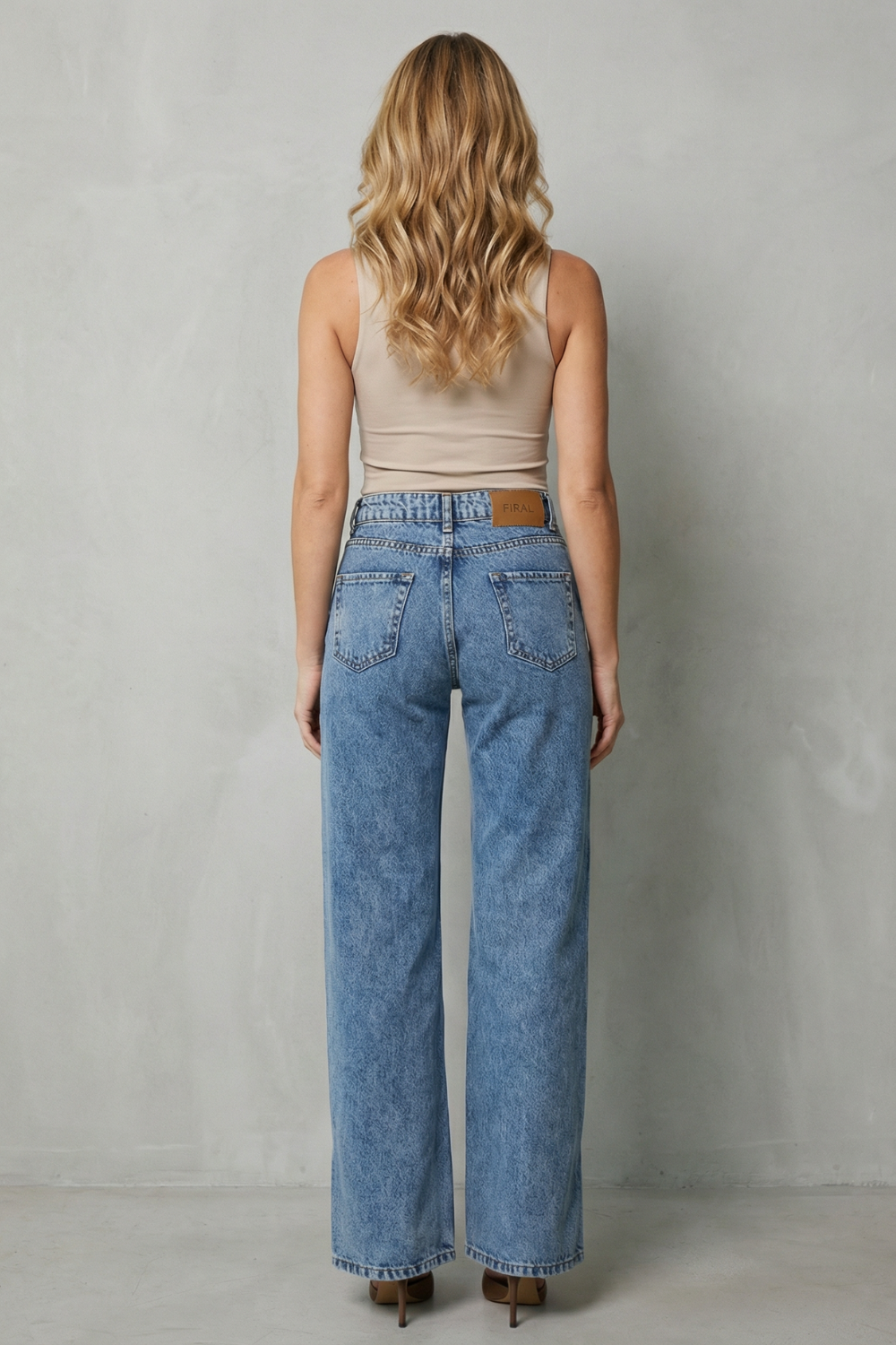 Virezza – Cross button detail – Straight leg jeans