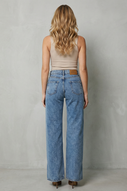 Virezza – Cross button detail – Straight leg jeans